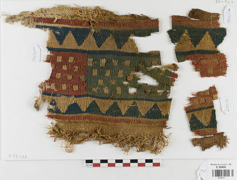 bande décorative d'habillement ; fragments