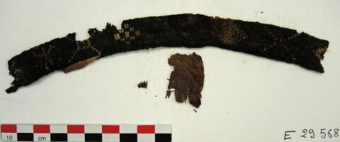 bande décorative d'habillement ; fragment, image 2/2