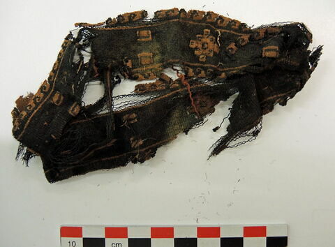 bande décorative d'habillement ; fragment, image 2/2