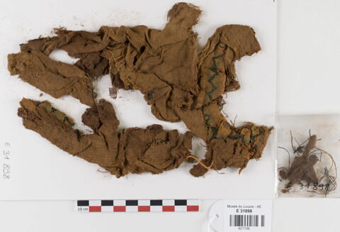 décor de textile ; fragments, image 1/2