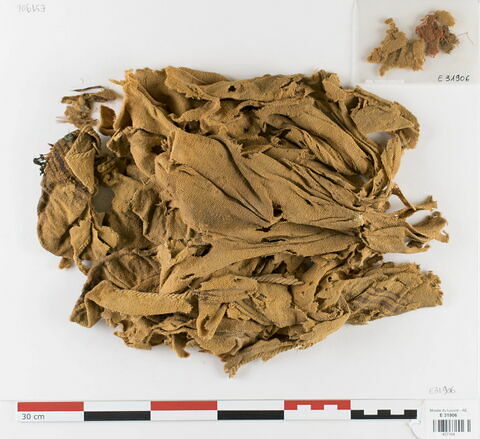 tissu ; fragments ; brut de fouilles, image 1/2