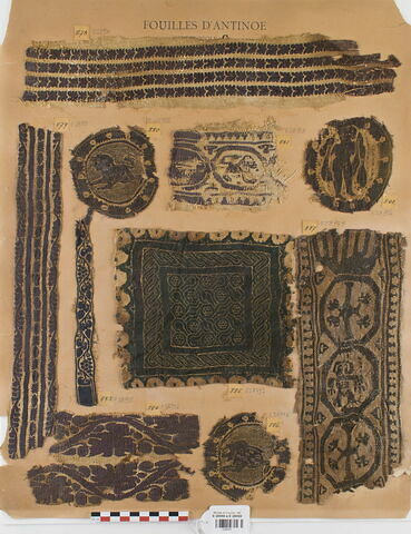 bande décorative d'habillement ; orbiculus ; tabula ; fragment
