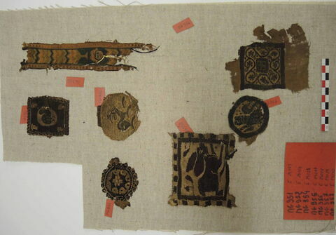 orbiculus ; tabula ; bande décorative d'habillement ; fragments, image 2/2
