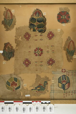 châle ; décor de textile ; fragments, image 1/1