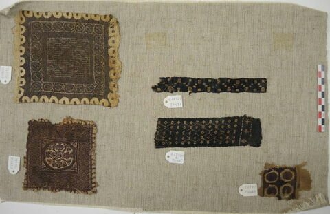 tabula ; bande décorative d'habillement ; fragments, image 2/2