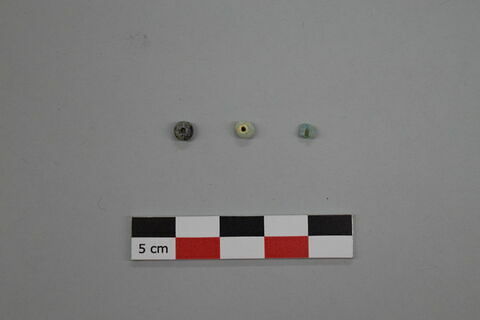 perle ; perle, fragment, image 1/1