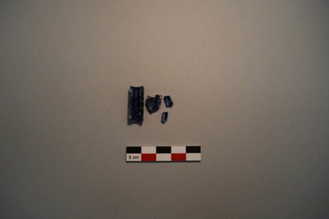 objet indéterminé ; perle, fragment, image 1/1