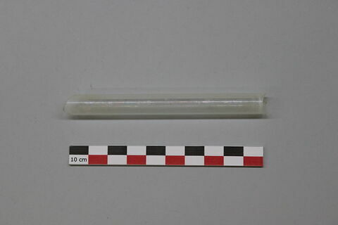 tube, fragment ; objet de médecine et de pharmacie, image 1/1