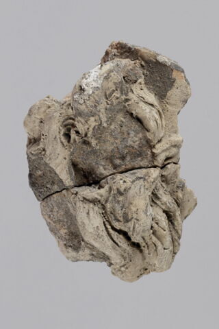 sculpture, fragment, image 1/2