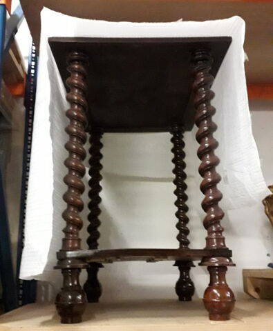 Piètement de cabinet ou de médailler