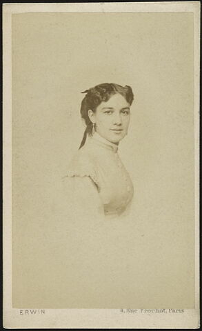 Portrait-carte de Marie Lassalle, en buste