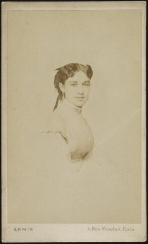 Portrait-carte de Marie Lassalle, en buste, image 1/1