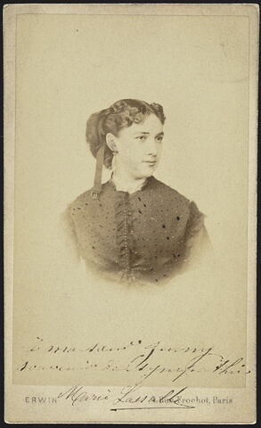 Portrait-carte de Marie Lassalle, en buste