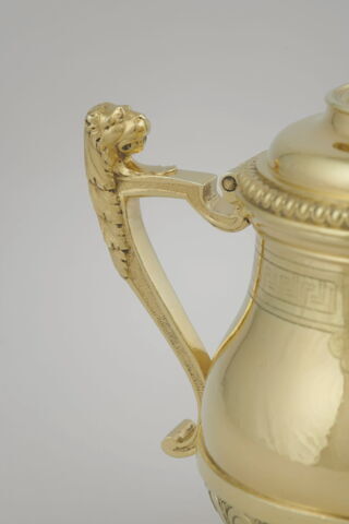 Pot à pâte de la toilette de la duchesse de Modène, image 2/5