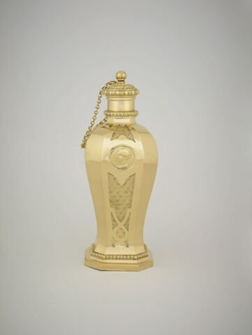 Ferrière (flacon à parfum) de la toilette de la duchesse de Modène