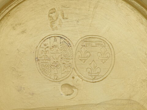Grande tasse couverte de la toilette de la duchesse de Modène, image 2/3