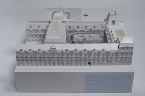 Projet architectural pour les nouvelles salles du département des Arts de l'Islam dans la cour Visconti (non retenu), image 1/5
