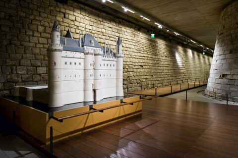 Maquette décor du château de Charles V, image 5/13