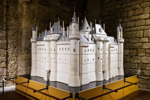 Maquette décor du château de Charles V, image 9/13