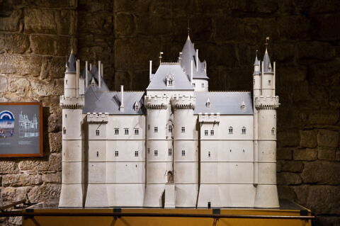 Maquette décor du château de Charles V, image 10/13