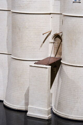 Maquette décor du château de Charles V, image 12/13