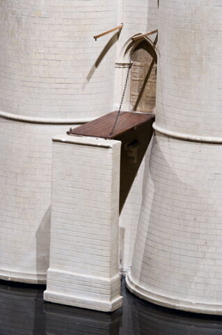 Maquette décor du château de Charles V, image 13/13