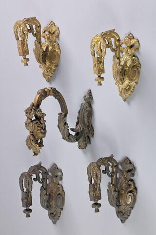 Porte-embrasse en bronze doré d'un groupe de cinq, image 2/6