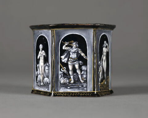 Salière hexagonale en grisaille illustrant des dieux et des déesses, image 2/8