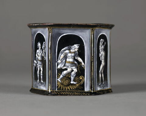 Salière hexagonale en grisaille illustrant des dieux et des déesses, image 3/8