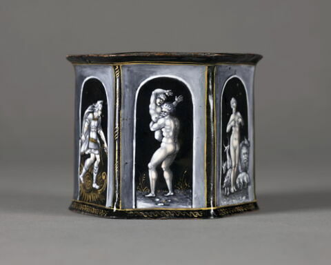 Salière hexagonale en grisaille illustrant des dieux et des déesses, image 4/8