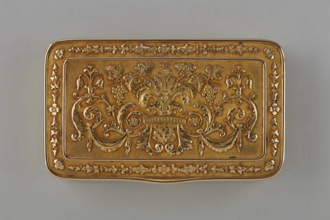 Tabatière à décor de feuilles d’acanthe, image 3/15