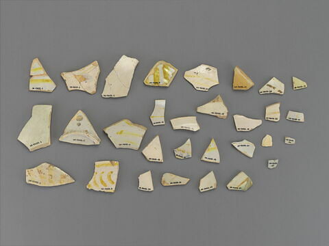 30 fragments provenant de différents plats de Deruta, lustrés, image 2/2