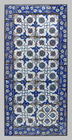 Panneau à décor rumi hatayi et bordure à motifs de pampres, image 1/1