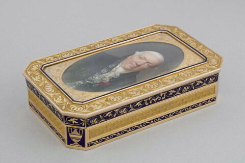 Boîte rectangulaire avec portrait d'homme, image 6/6