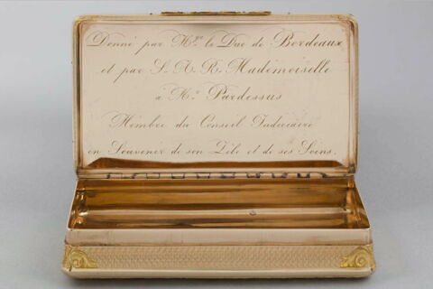 Boîte avec le chiffre H et L et son écrin, image 8/9