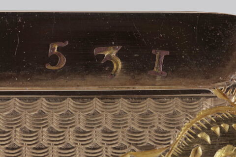 Boîte avec le chiffre H et L et son écrin, image 2/9