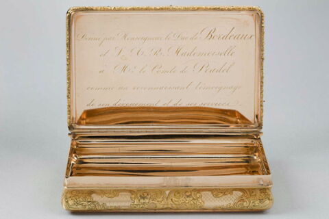Boîte avec les portraits du duc de Bordeaux et de sa sœur Louise de Bourbon-Artois, image 9/10