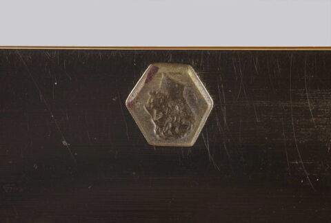 Boîte avec H sommé d'une couronne de baron germanique, image 3/6