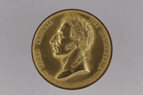 Médaille formant boîte avec l'effigie du duc d'Angoulême