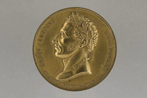Médaille formant boîte avec l'effigie du duc d'Angoulême, image 1/3