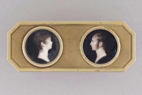 Boîte octogonale avec les portraits des époux Ghillighien dans un écrin, image 6/7