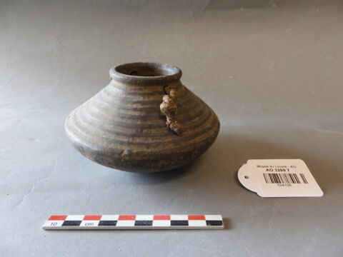 vase, image 1/1