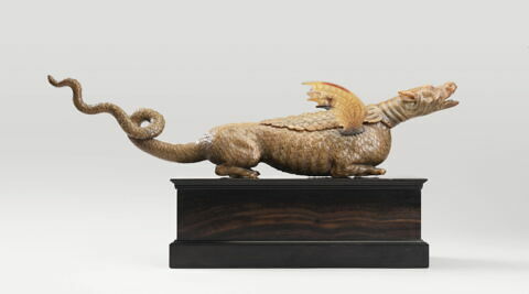 Vase en forme de dragon 