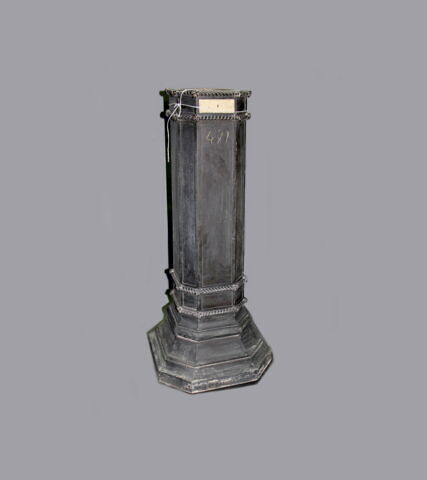 candélabre ; piédestal de candélabre