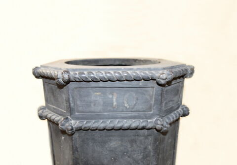 candélabre ; piédestal de candélabre, image 3/3