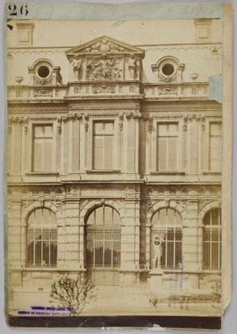 [Façade est de la Petite Galerie (détail)]