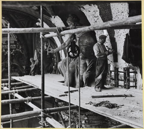 [Travaux dans la salle des Etats]