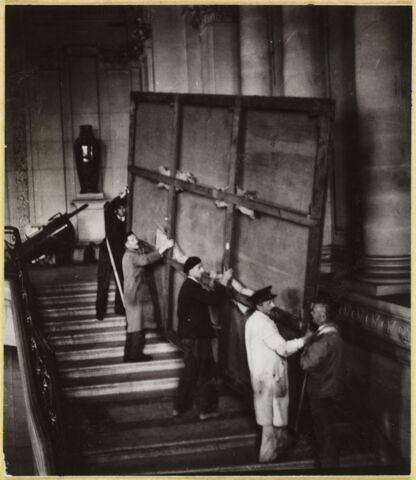 [Transport d'un tableau de grand format]