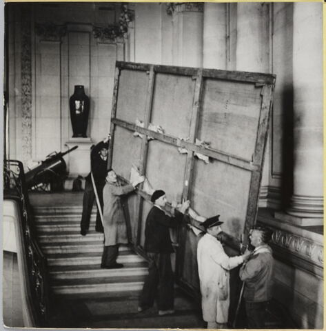 [Transport d'un tableau de grand format]