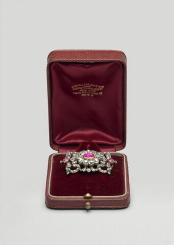 Plaque de ceinture formant broche provenant de la ceinture de la duchesse d'Angoulême, image 2/3